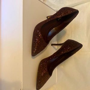 White House Black Market Size 6 Burgundy Glitter/Sparkle heel